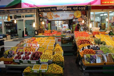 동문재래시장: 전통과 현대의 교차로에서 펼쳐지는 이야기